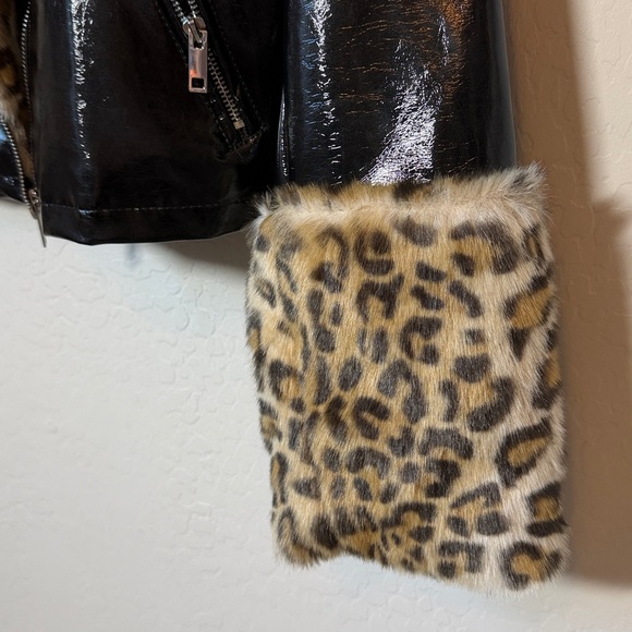 Luxe Moda Faux Fur Leopard Print Cuff Patent Jacket - Picture 3 of 5